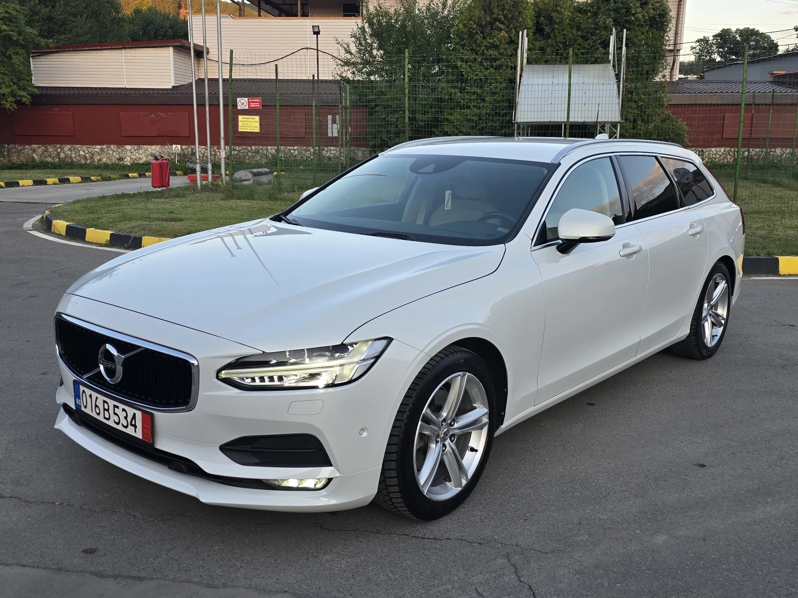 Volvo V90 Колата е в Топ състояние full екстри - изображение 8