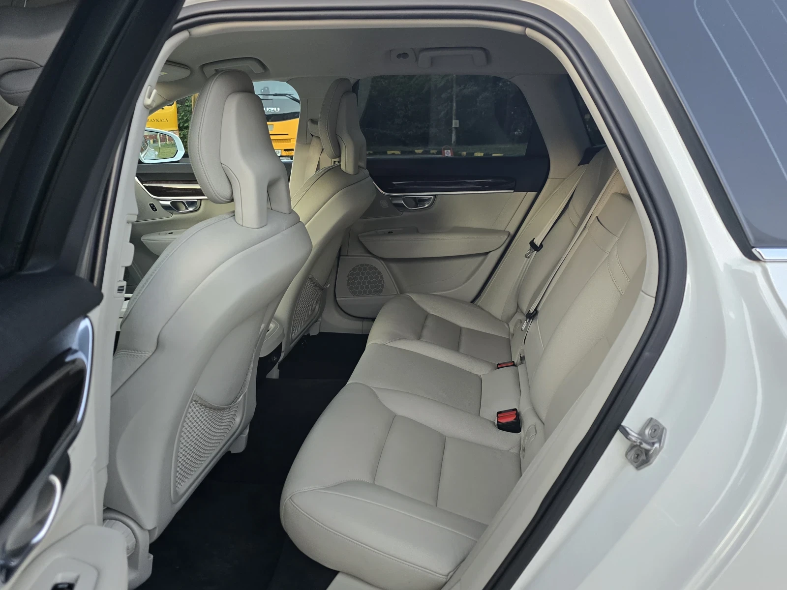 Volvo V90 Колата е в Топ състояние full екстри - изображение 10