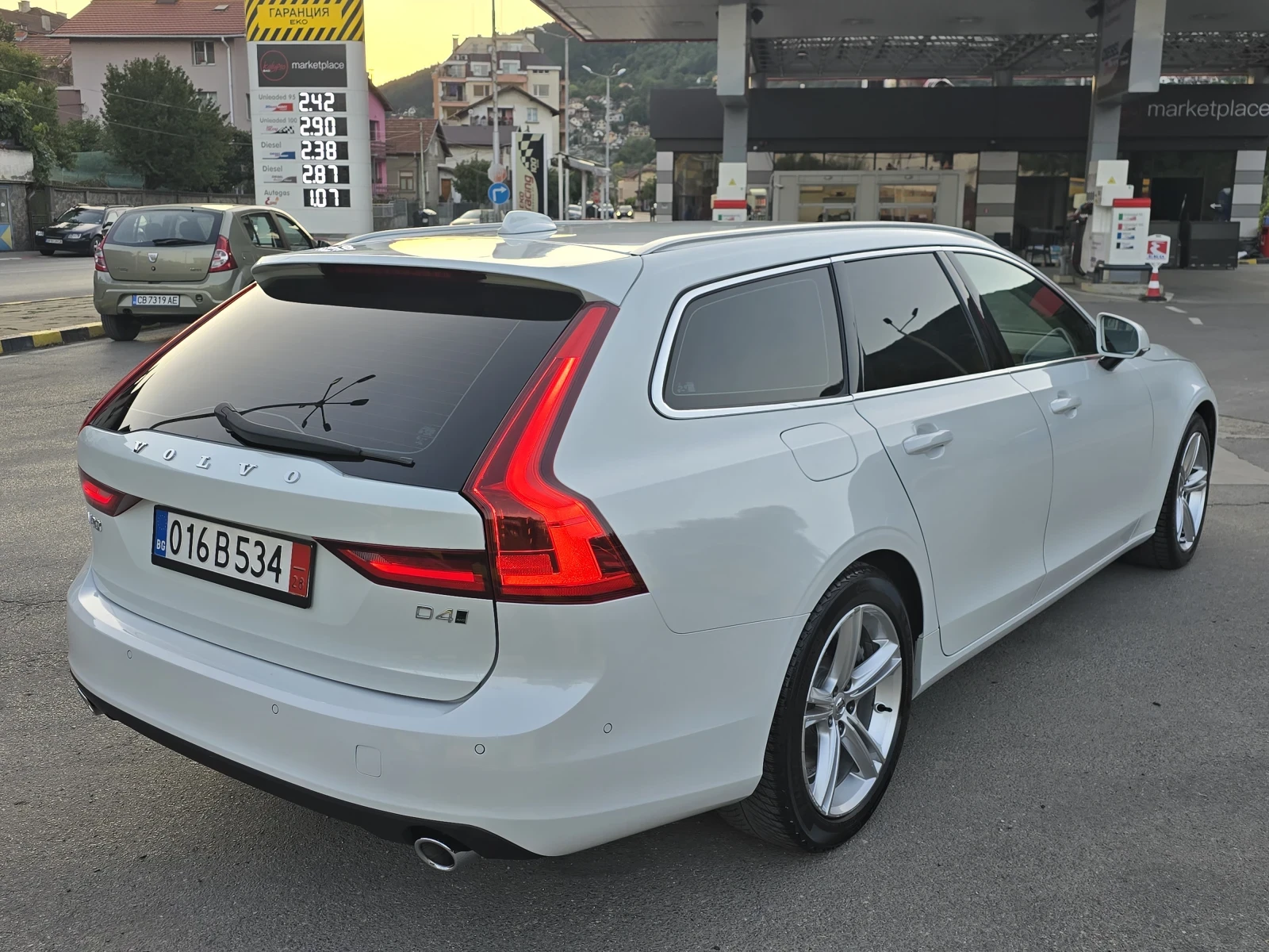 Volvo V90 Колата е в Топ състояние full екстри - изображение 9