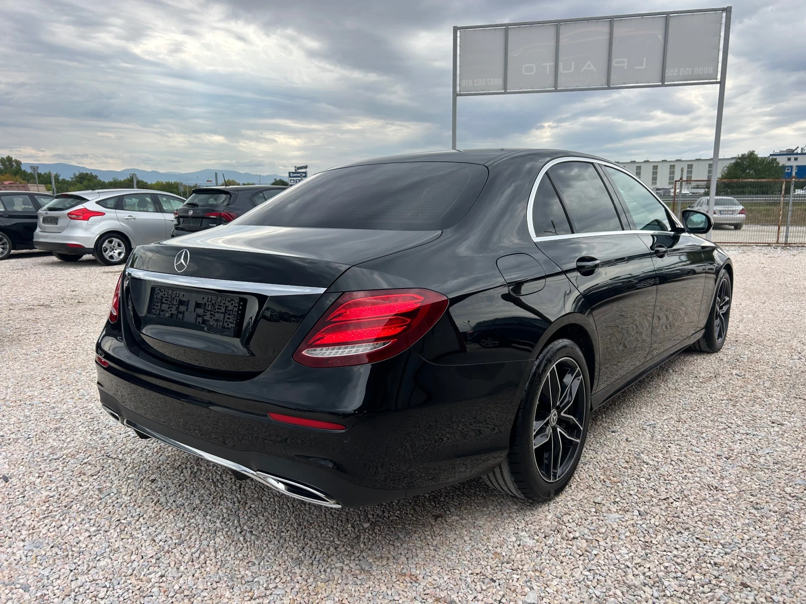 Mercedes-Benz E 220 * AMG* Digital* Blind* Spot* 360* BURMASTER*  - изображение 4