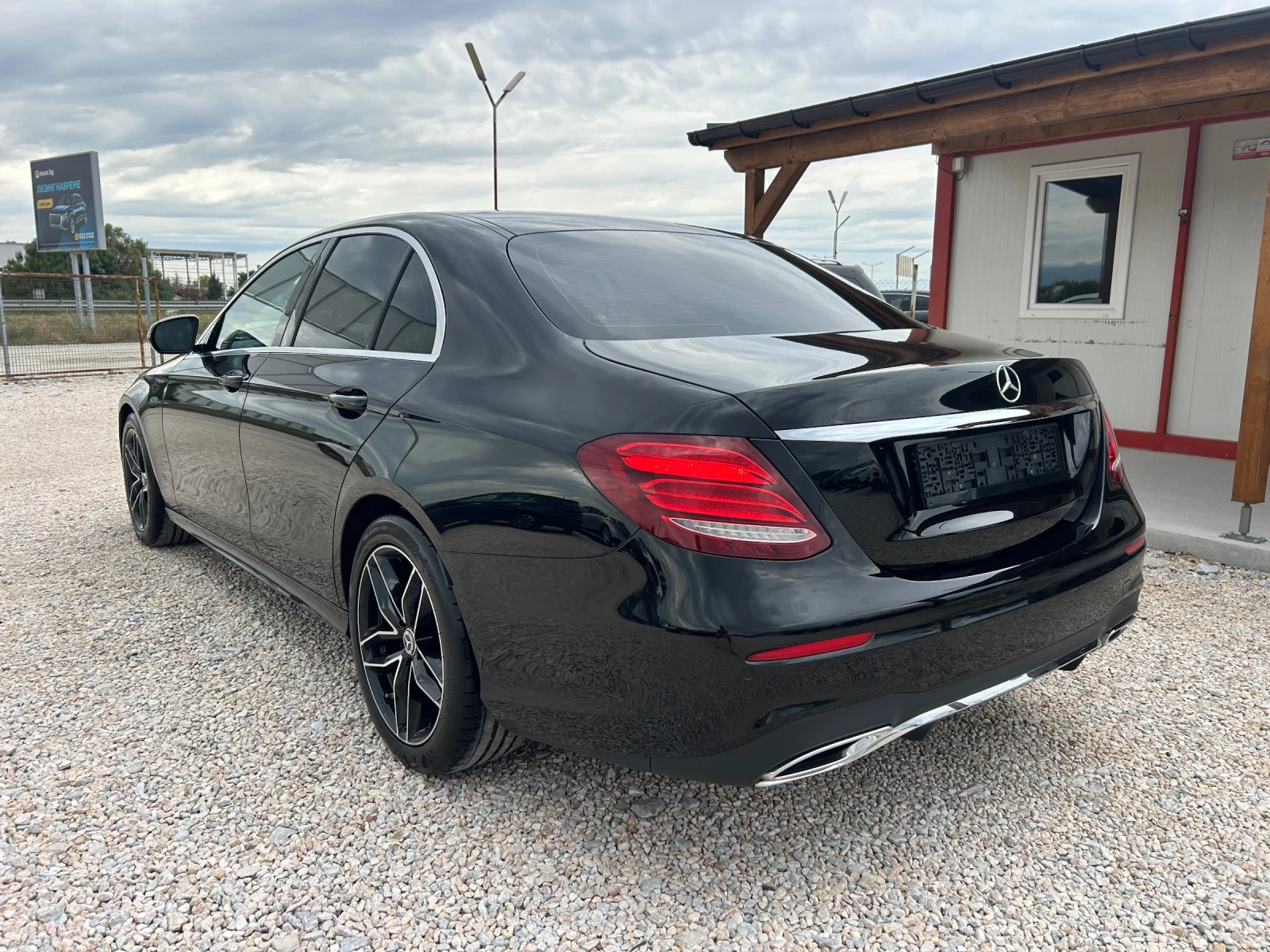 Mercedes-Benz E 220 * AMG* Digital* Blind* Spot* 360* BURMASTER*  - изображение 3