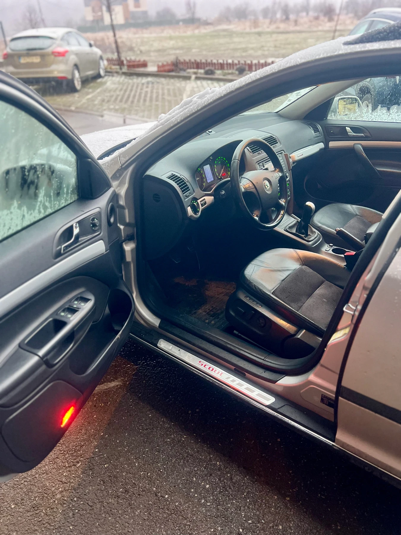 Skoda Octavia Scout 4x4 | FULL | Mobile.bg � ����������� 12