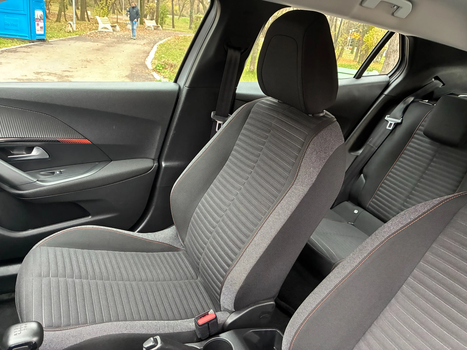 Peugeot 2008 1.5 BlueHDi - BVM6, снимка 14 - Автомобили и джипове - 53976337