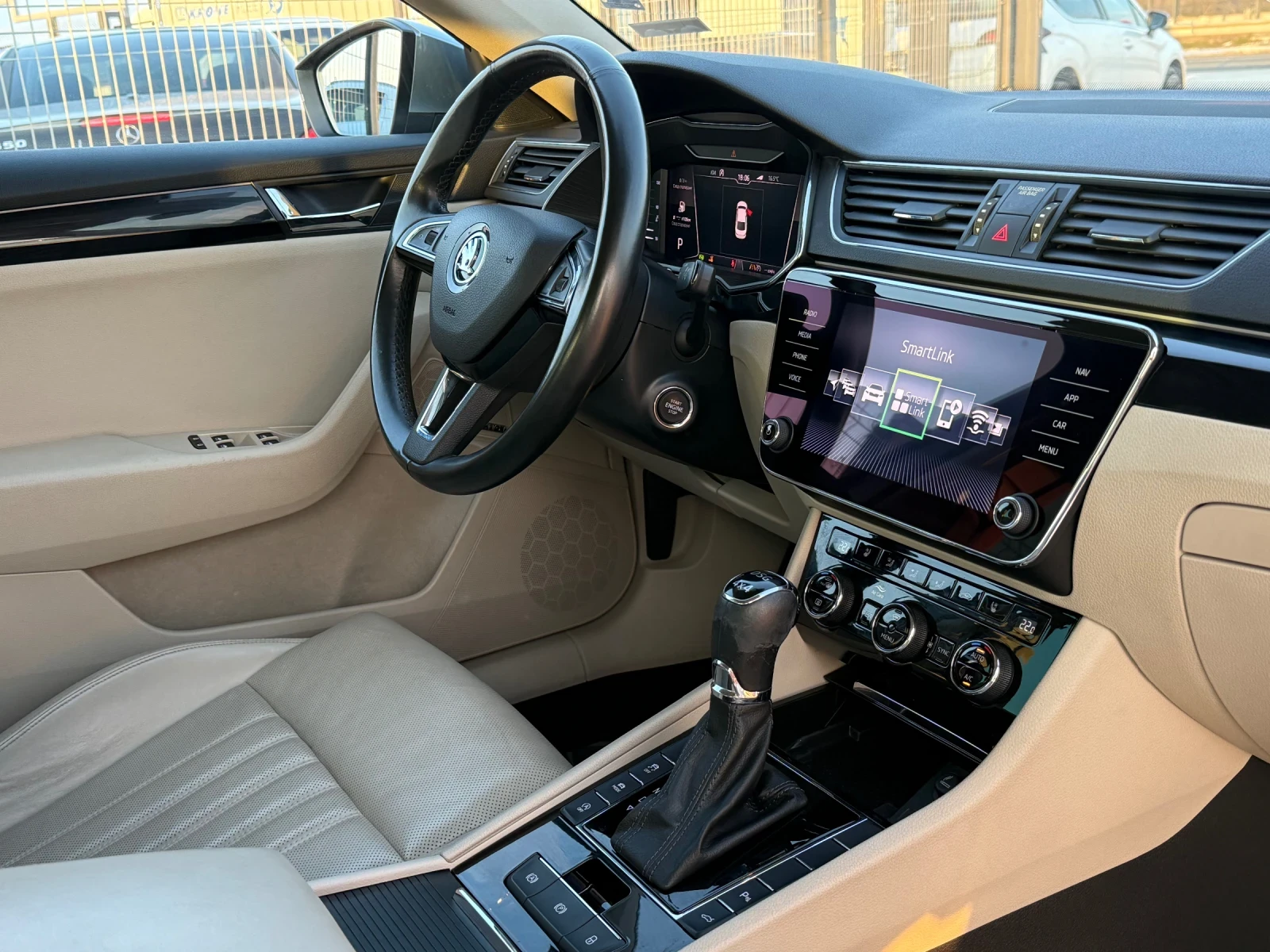 Skoda Superb 2.0D* 2020г* 4X4* LAURIN KLEMENT* 122.000KM* Серви, снимка 14 - Автомобили и джипове - 53978736