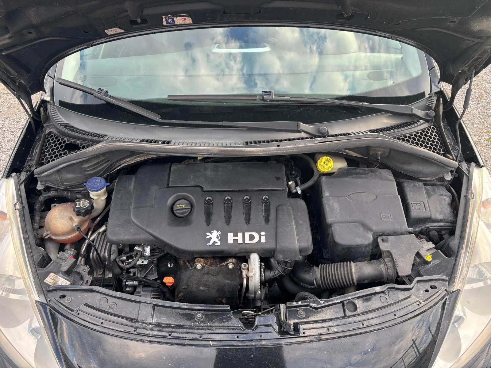 Peugeot 207 1.4 HDI, снимка 15 - Автомобили и джипове - 54296088