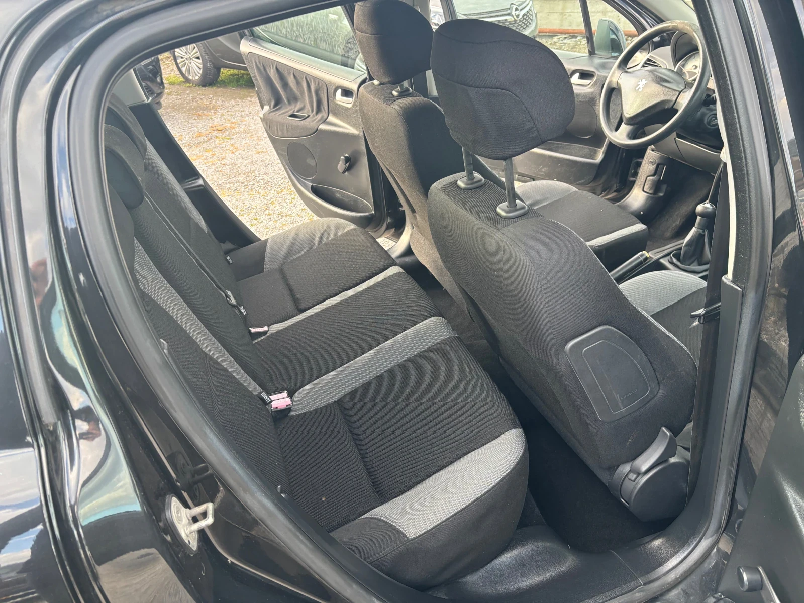 Peugeot 207 1.4 HDI, снимка 11 - Автомобили и джипове - 54296088