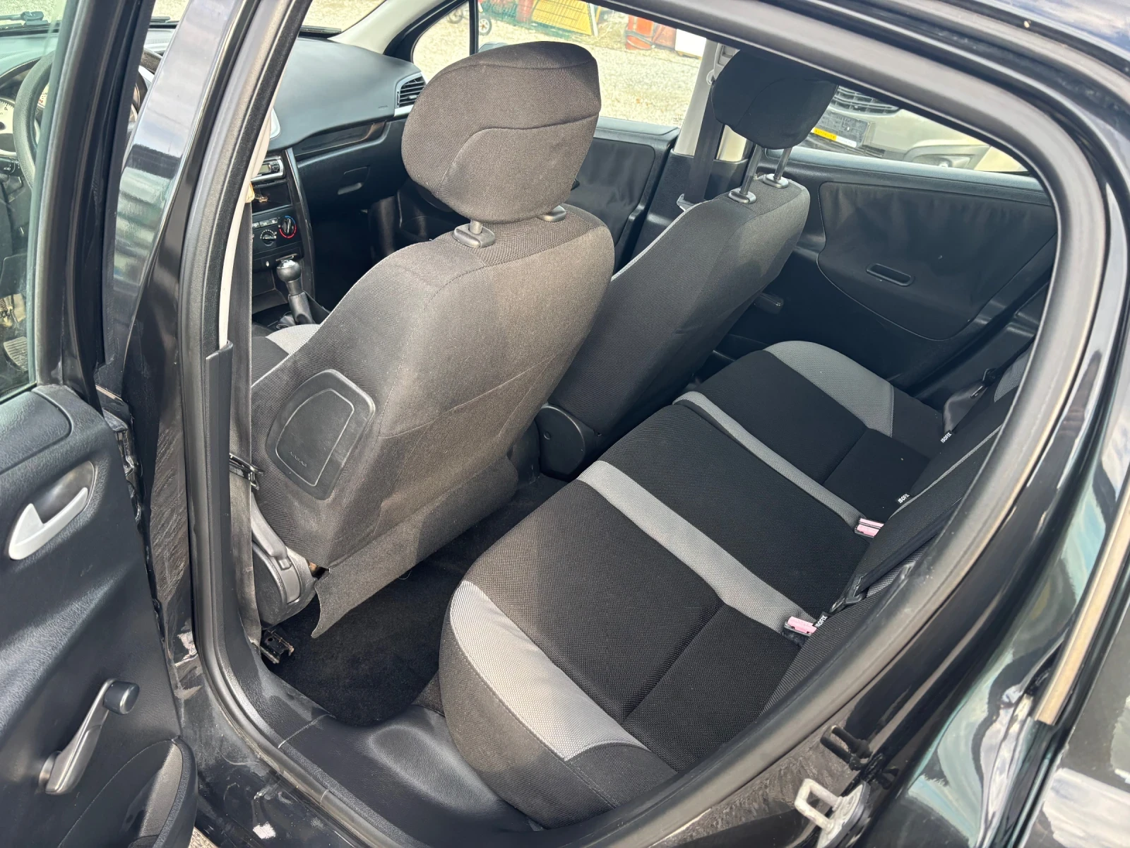 Peugeot 207 1.4 HDI, снимка 10 - Автомобили и джипове - 54296088