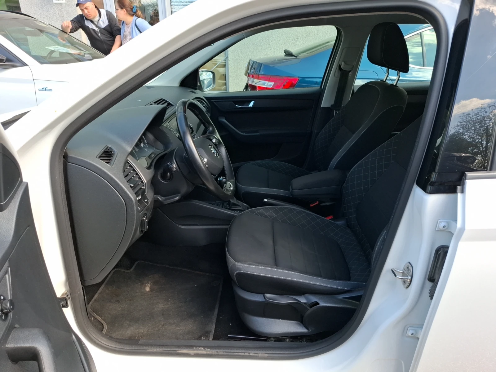 Skoda Fabia 1.0 TSI / 7 DSG, снимка 8 - Автомобили и джипове - 54343729