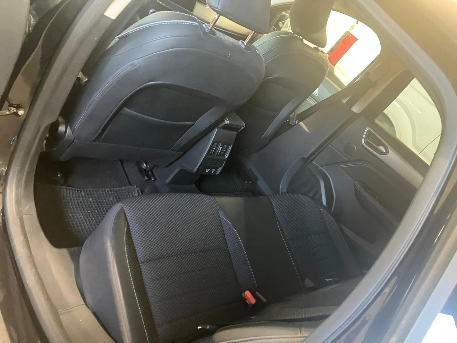 Renault Arkana 29500км  100% 1.6 E FULL HYBRID  INTENSE, снимка 7 - Автомобили и джипове - 54511921