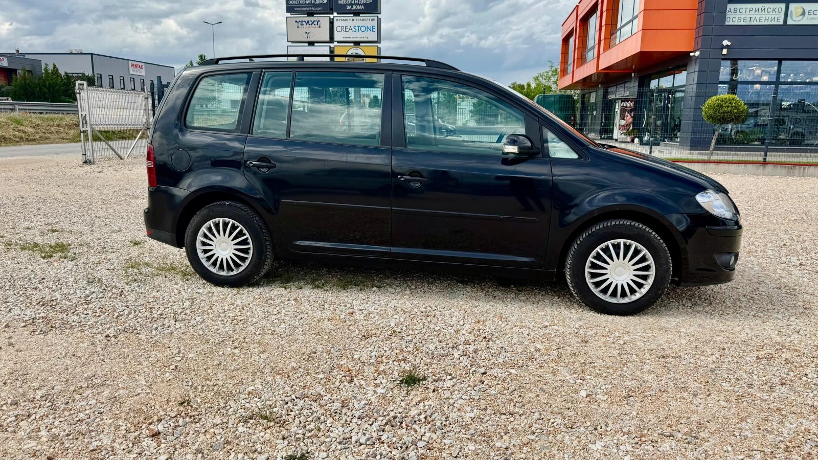 VW Touran 2.0TDI, 140к.6-скорости, Нов внос, , , снимка 6 - Автомобили и джипове - 54598733