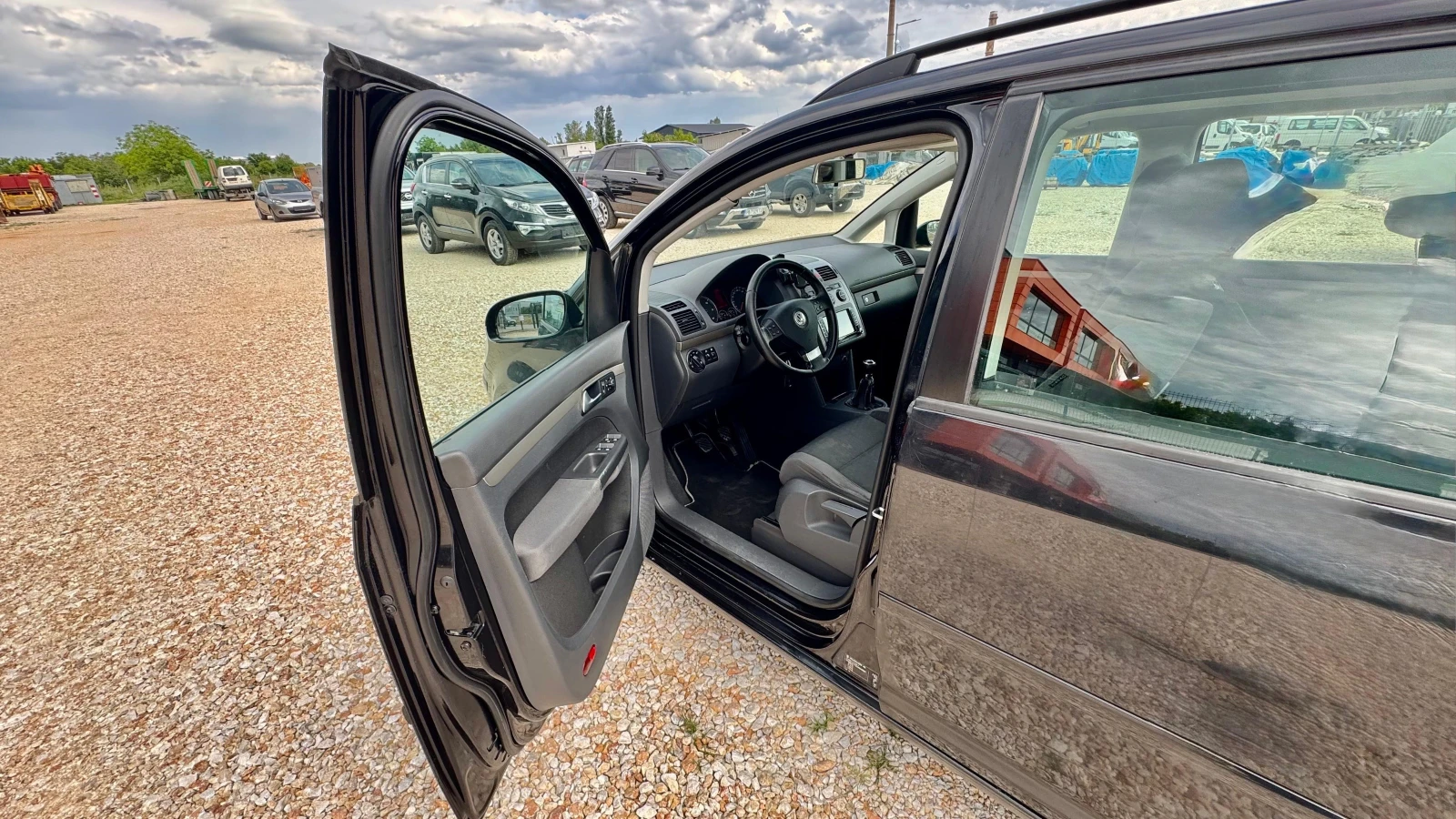 VW Touran 2.0TDI, 140к.6-скорости, Нов внос, , , снимка 15 - Автомобили и джипове - 54598733