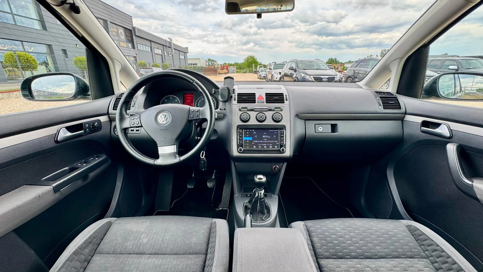 VW Touran 2.0TDI, 140к.6-скорости, Нов внос, , , снимка 4 - Автомобили и джипове - 54598733