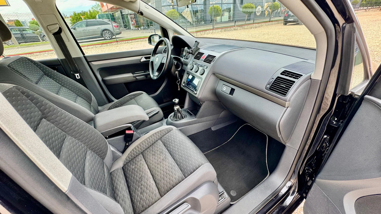 VW Touran 2.0TDI, 140к.6-скорости, Нов внос, , , снимка 13 - Автомобили и джипове - 54598733