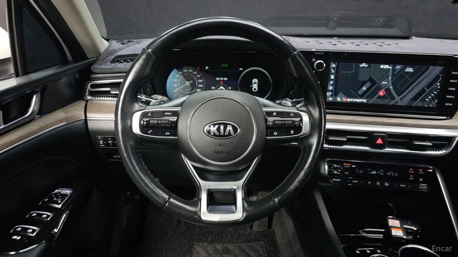 Kia K5 2.0* NOBLESSE* КОЖА* ПОДГРЕВ* ОБДУХВАНЕ* 360* , снимка 12 - Автомобили и джипове - 55680532