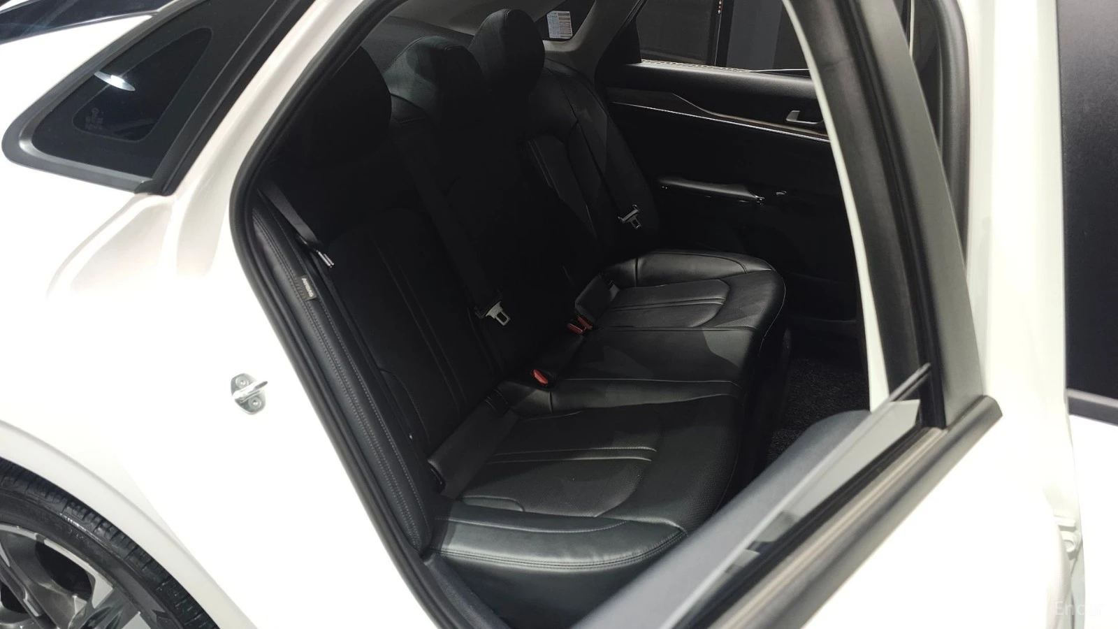 Kia K5 2.0* NOBLESSE* КОЖА* ПОДГРЕВ* ОБДУХВАНЕ* 360* , снимка 10 - Автомобили и джипове - 55680532
