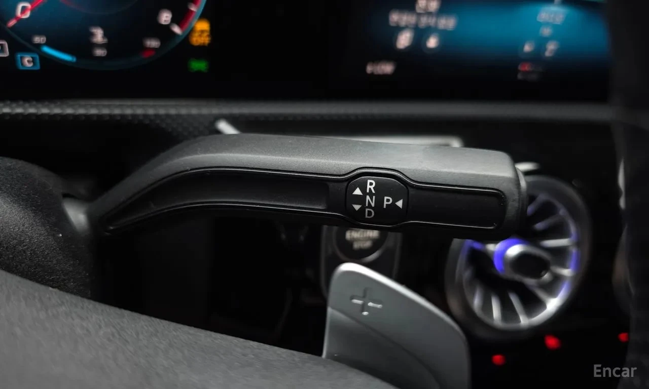 Mercedes-Benz CLA 250 CLA250 4MATIC, снимка 9 - Автомобили и джипове - 55982456