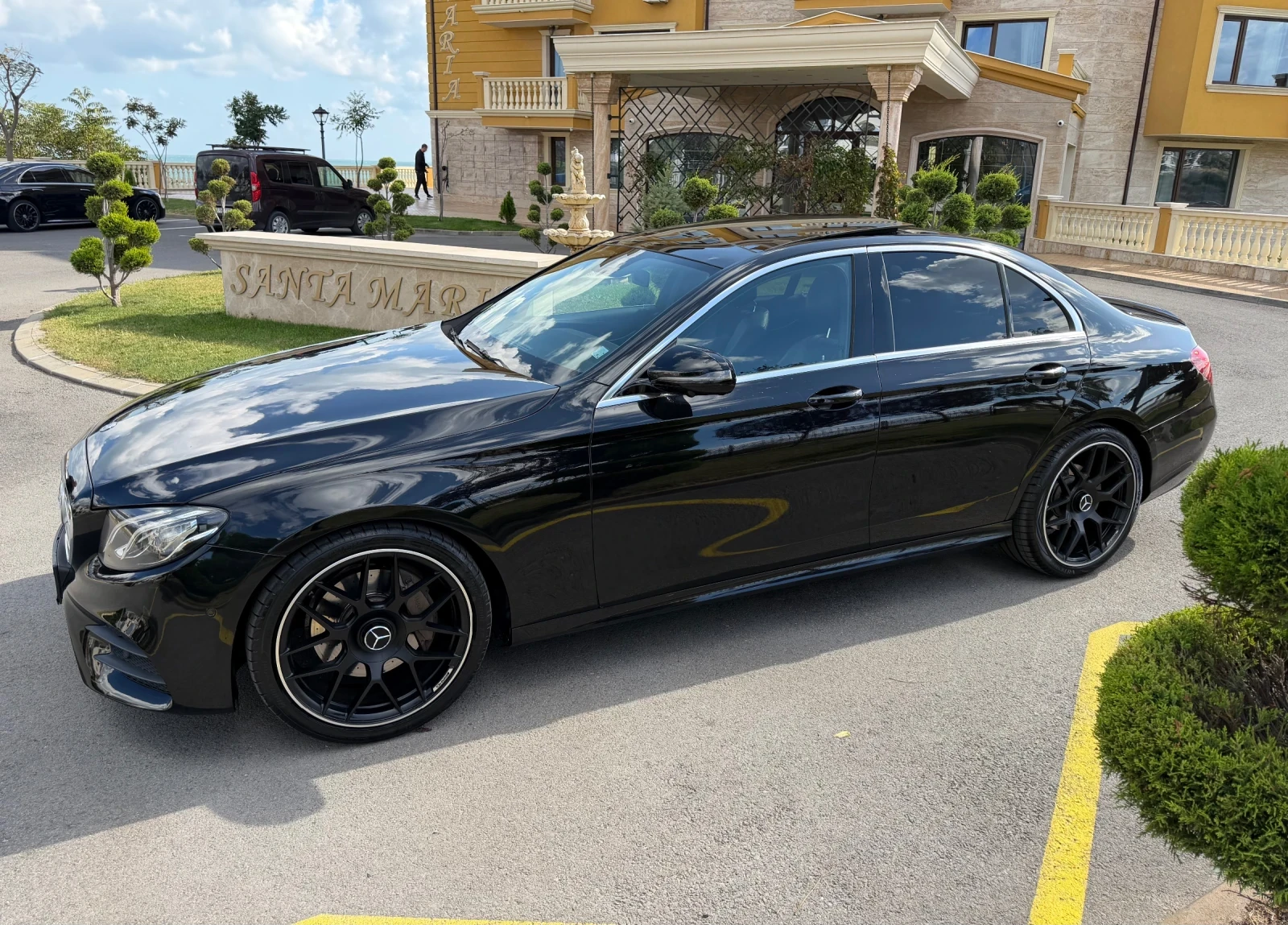 Mercedes-Benz E 220 9G/AMG/360 Камера/Панорама/Дигитал/Амбиент, снимка 5 - Автомобили и джипове - 56327519