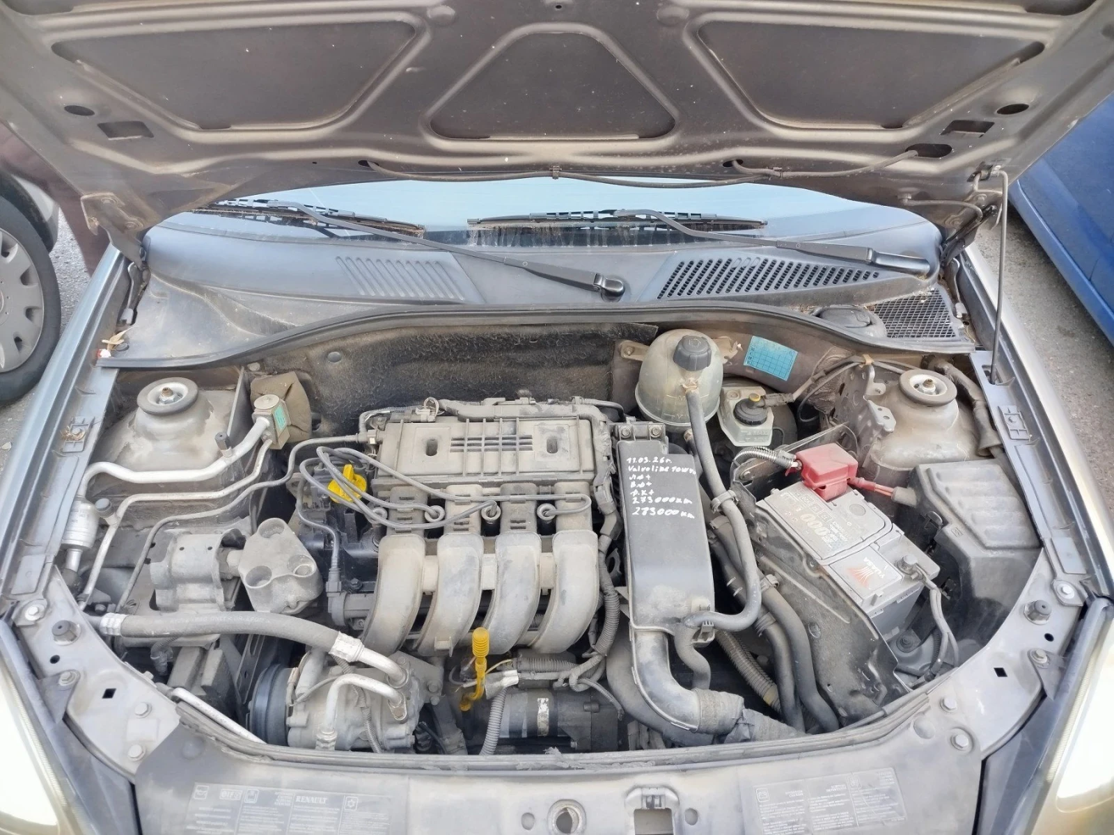 Renault Clio 1.4, снимка 6 - Автомобили и джипове - 56431876