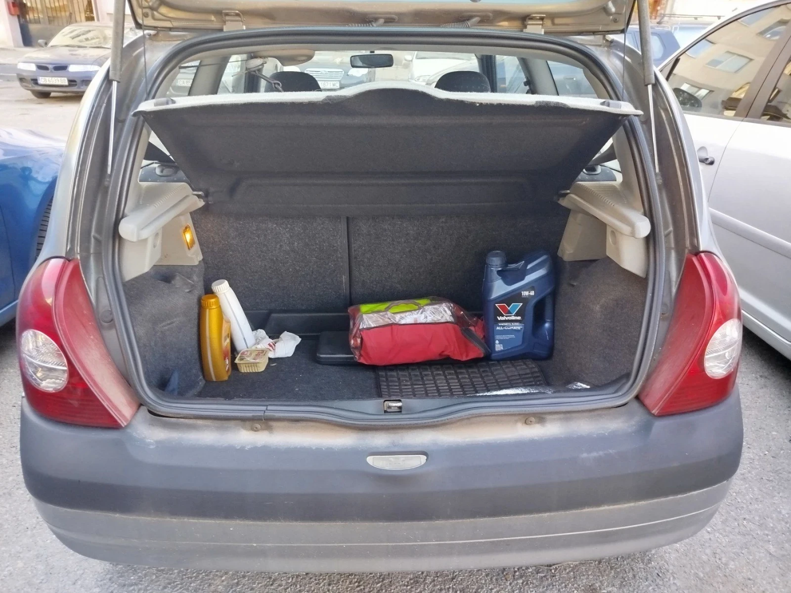 Renault Clio 1.4, снимка 5 - Автомобили и джипове - 56431876