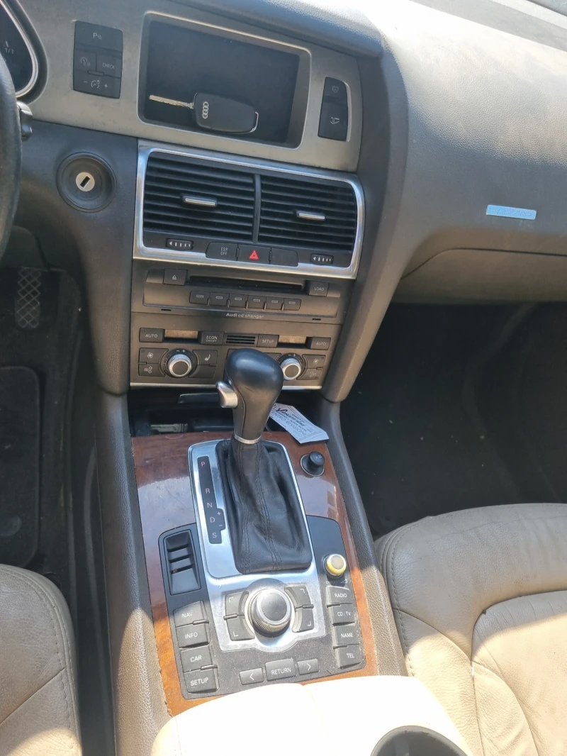 Audi Q7 3.0dizel 223ks -2006god, снимка 12 - Автомобили и джипове - 48061366