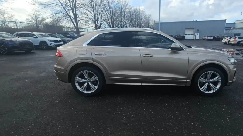 Audi Q8 QUATTRO * PREMIUM * S LINE * М.ТОЧКА * ПОДГРЕВ , снимка 3 - Автомобили и джипове - 48586947