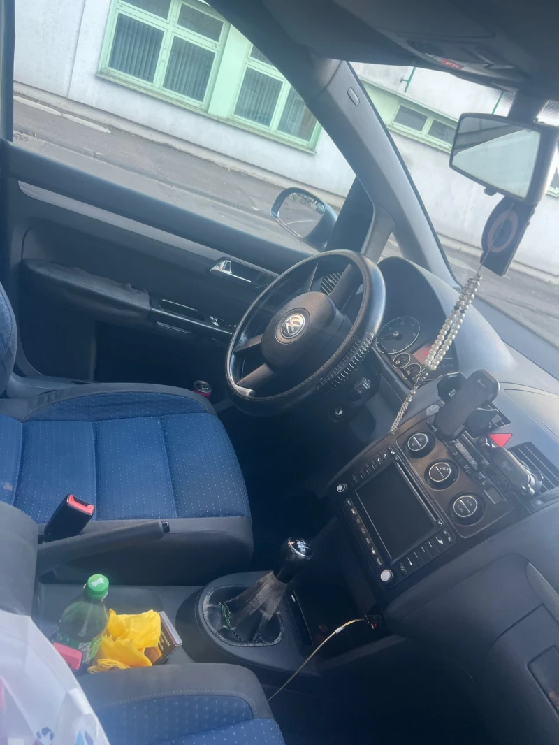 VW Touran, снимка 6 - Автомобили и джипове - 52418380