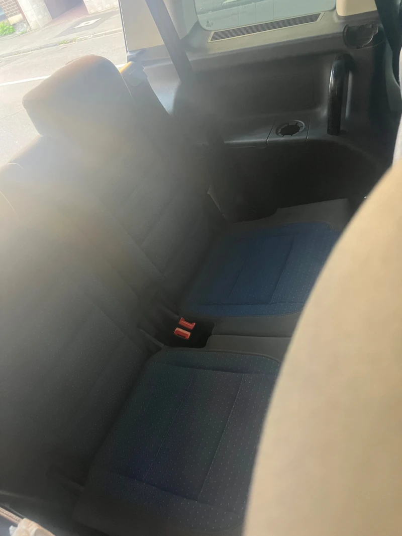 VW Touran, снимка 9 - Автомобили и джипове - 52418380