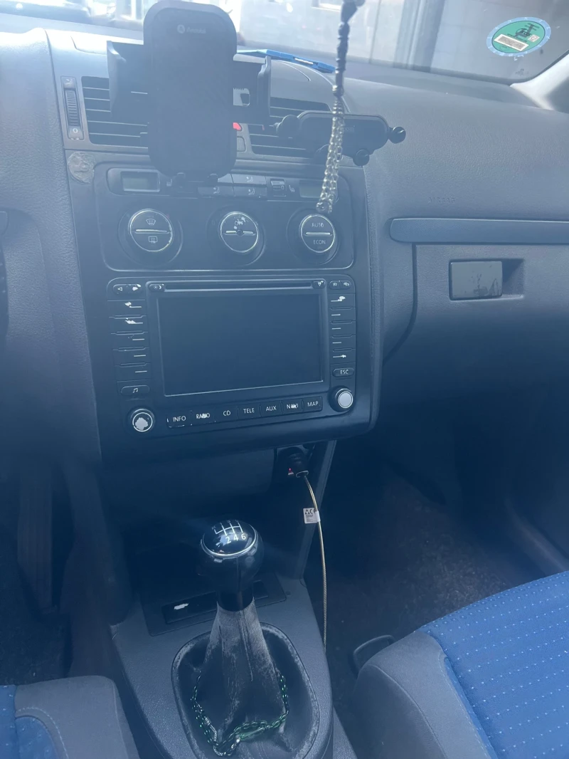 VW Touran, снимка 5 - Автомобили и джипове - 52418380