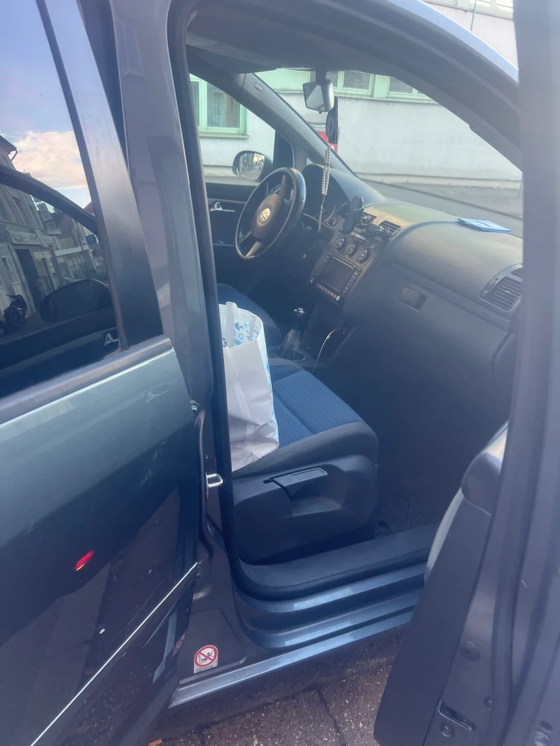 VW Touran, снимка 7 - Автомобили и джипове - 52418380