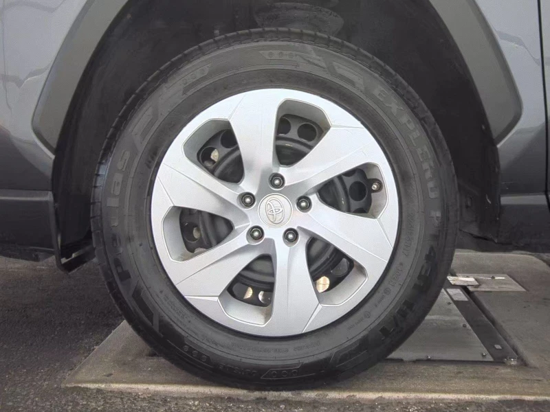 Toyota Rav4 * LE, снимка 9 - Автомобили и джипове - 52565827