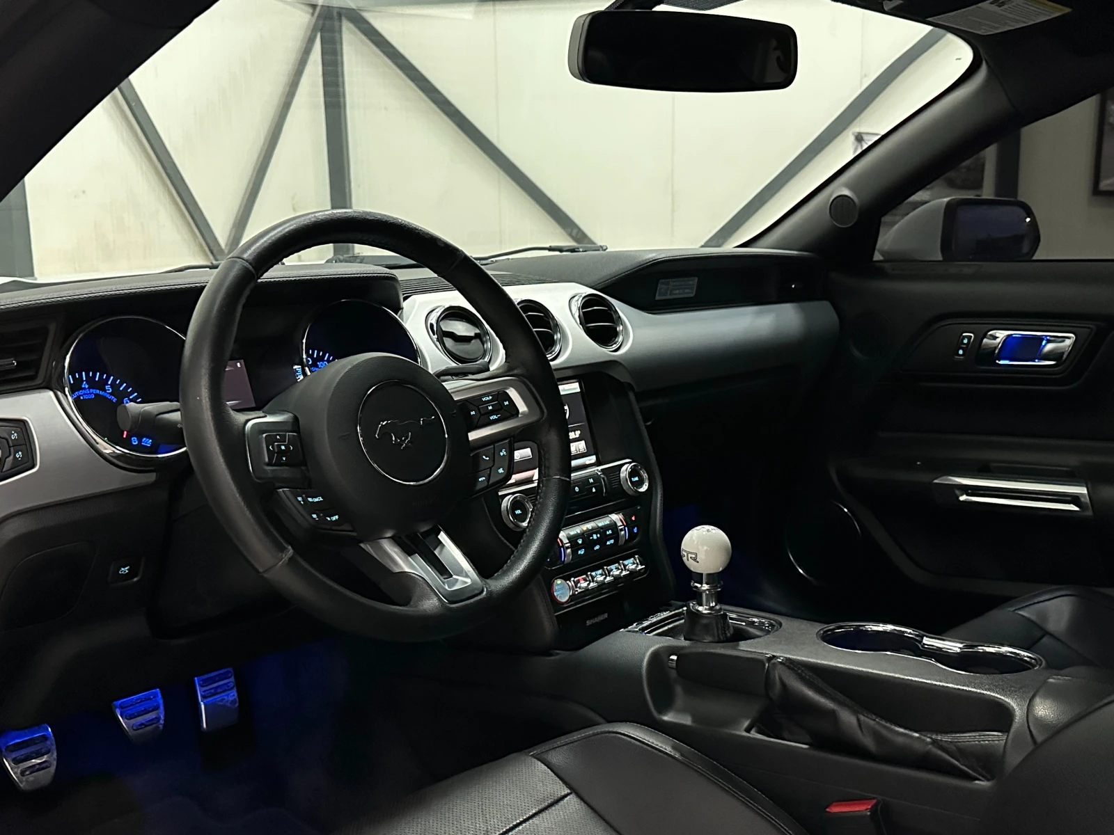 Ford Mustang * 5.0GT* РЪЧКА* ОБДУХ* ПОДГРЕВ* SHAKER* , снимка 8 - Автомобили и джипове - 49318918