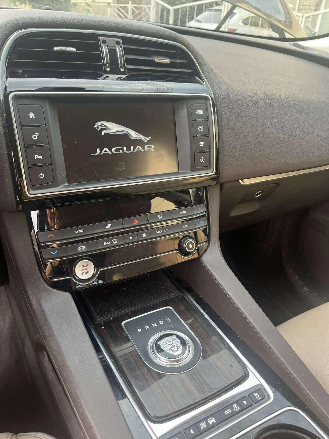 Jaguar F-PACE  - изображение 4