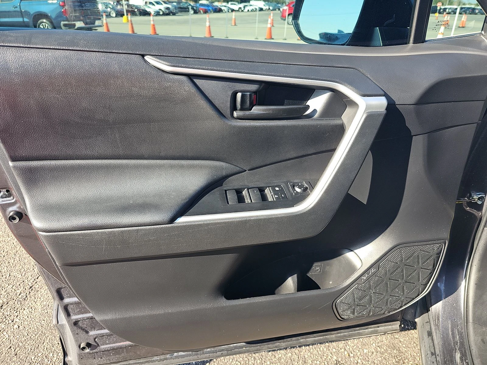 Toyota Rav4 * LE - изображение 10