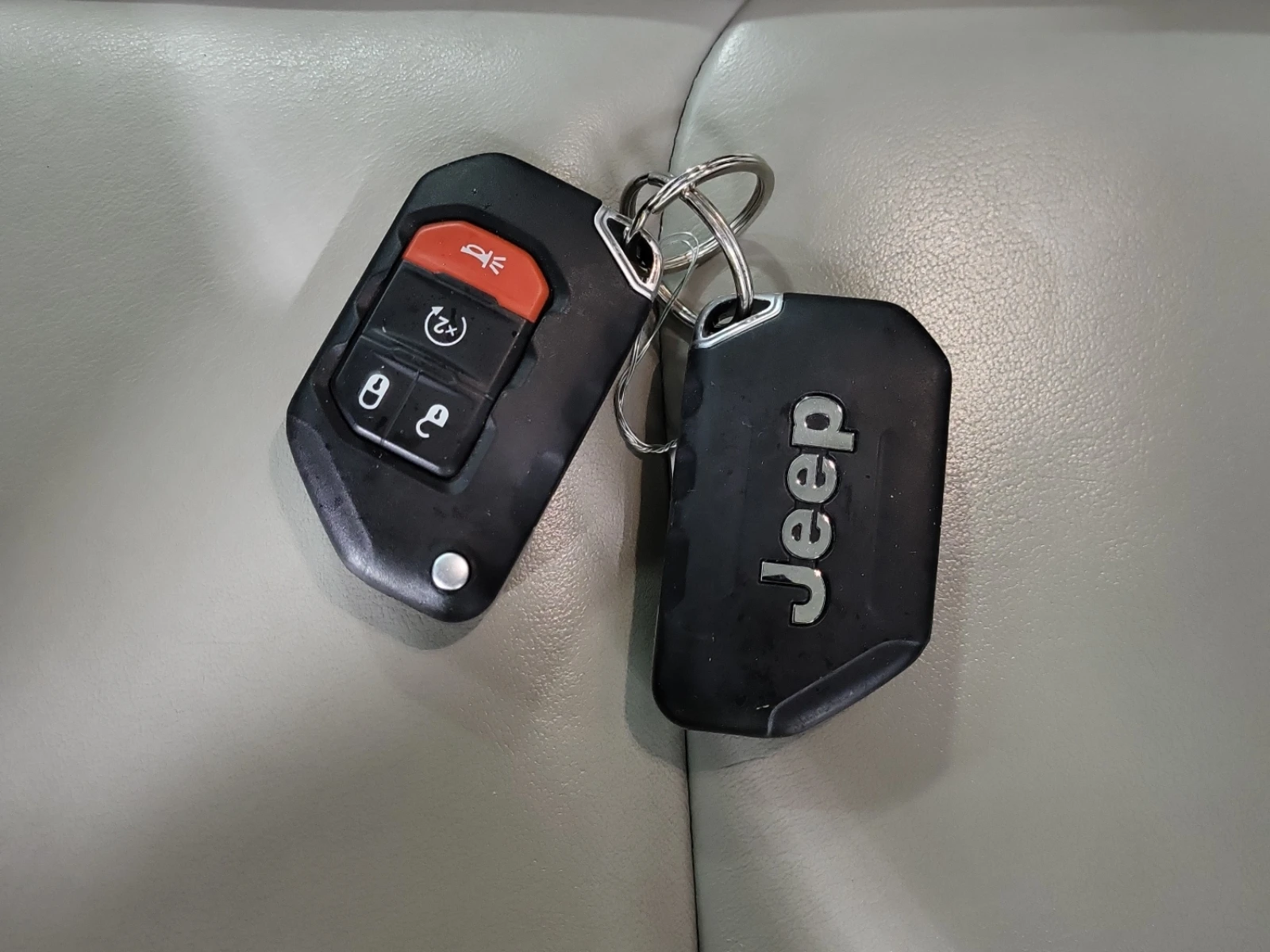 Jeep Wrangler 4XE HIGH ALTITUDE  CARFAX | Mobile.bg � ����������� 13