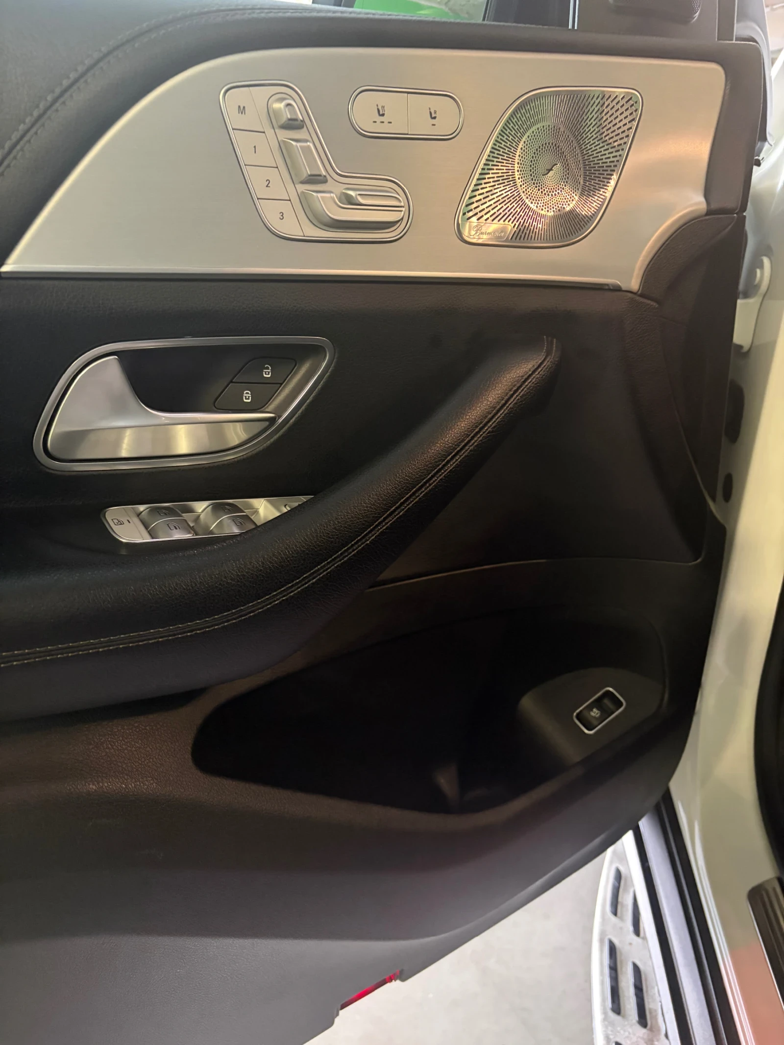 Mercedes-Benz GLS 400  * AMG* * NightP* * Pano* * Burm* * 22tsol* , снимка 10 - Автомобили и джипове - 54115771