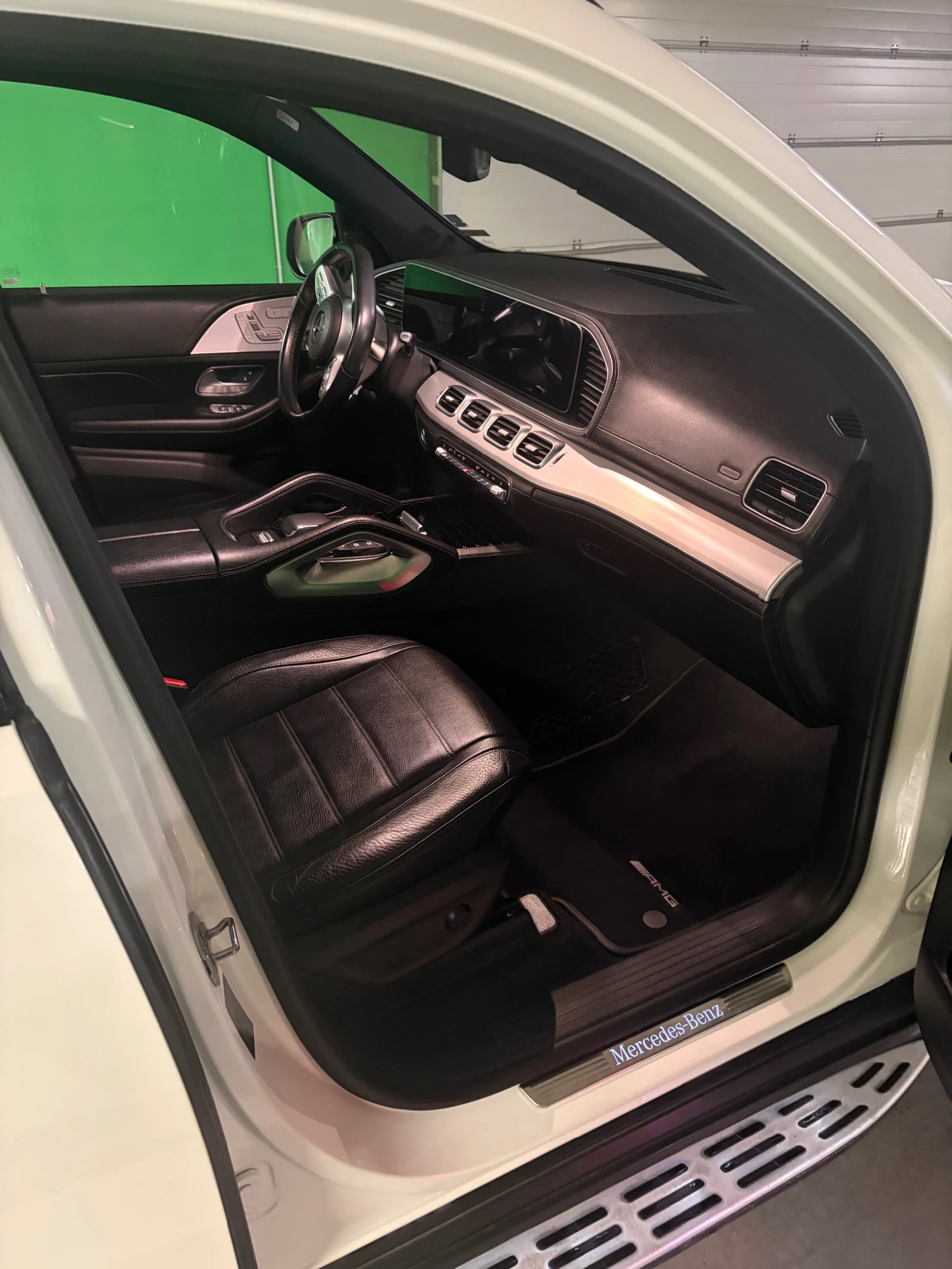 Mercedes-Benz GLS 400  * AMG* * NightP* * Pano* * Burm* * 22tsol* , снимка 8 - Автомобили и джипове - 54115771