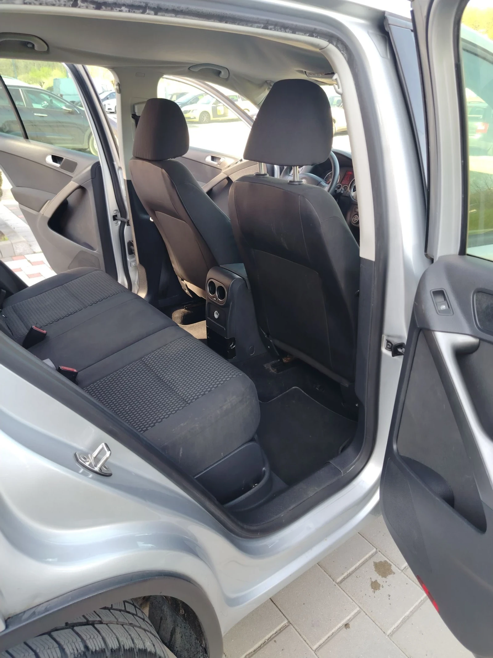 VW Tiguan 2.0 TDI 4x4, снимка 11 - Автомобили и джипове - 54386736