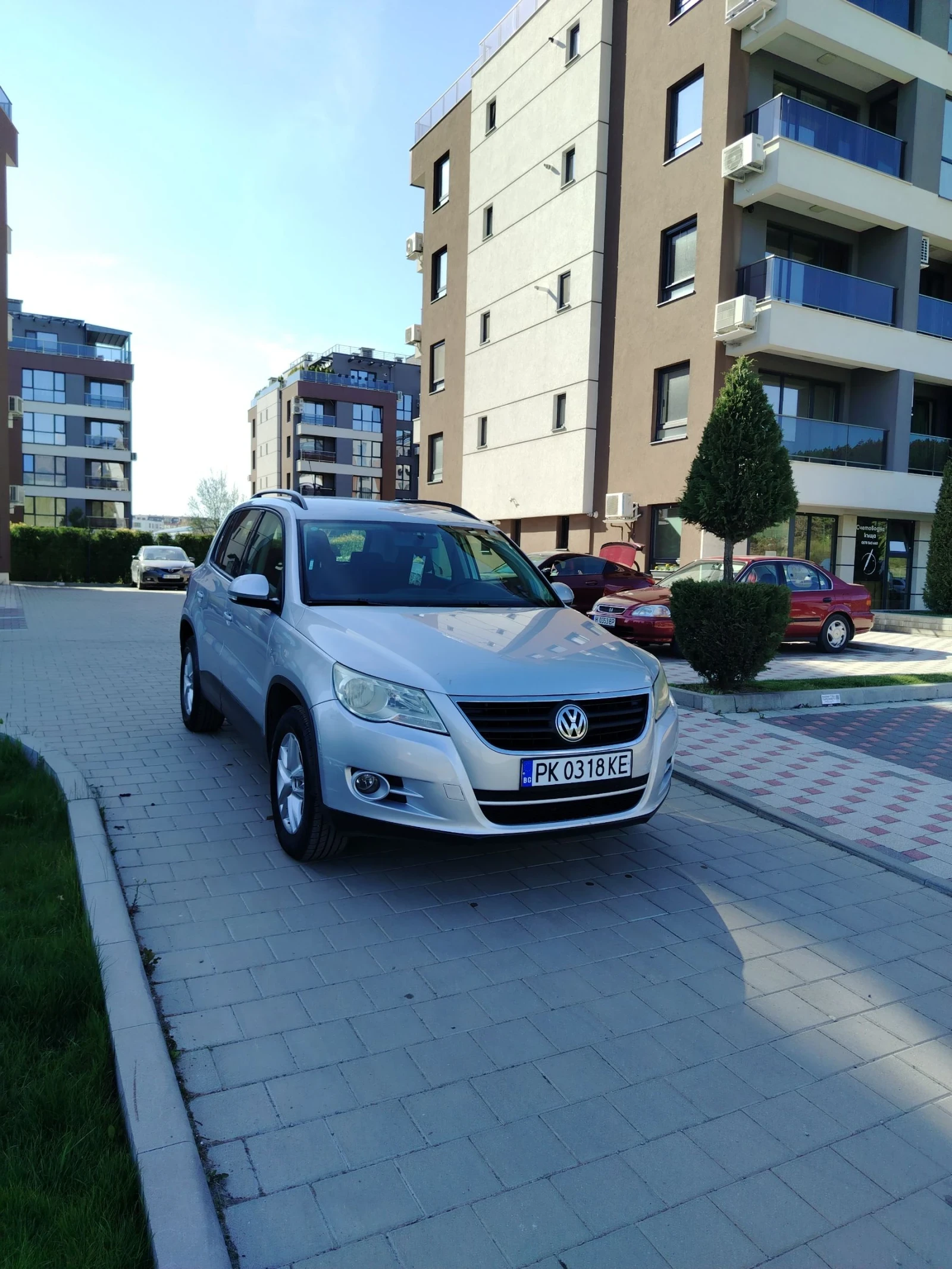 VW Tiguan 2.0 TDI 4x4, снимка 4 - Автомобили и джипове - 54386736