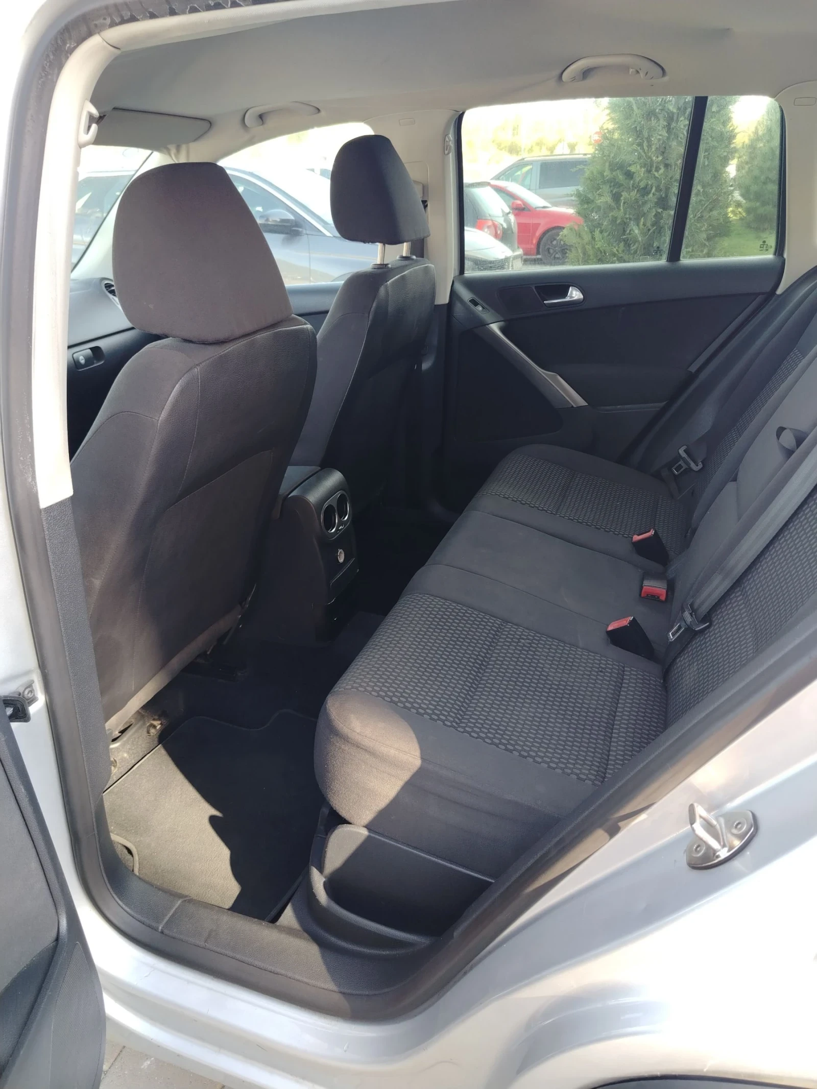VW Tiguan 2.0 TDI 4x4, снимка 10 - Автомобили и джипове - 54386736