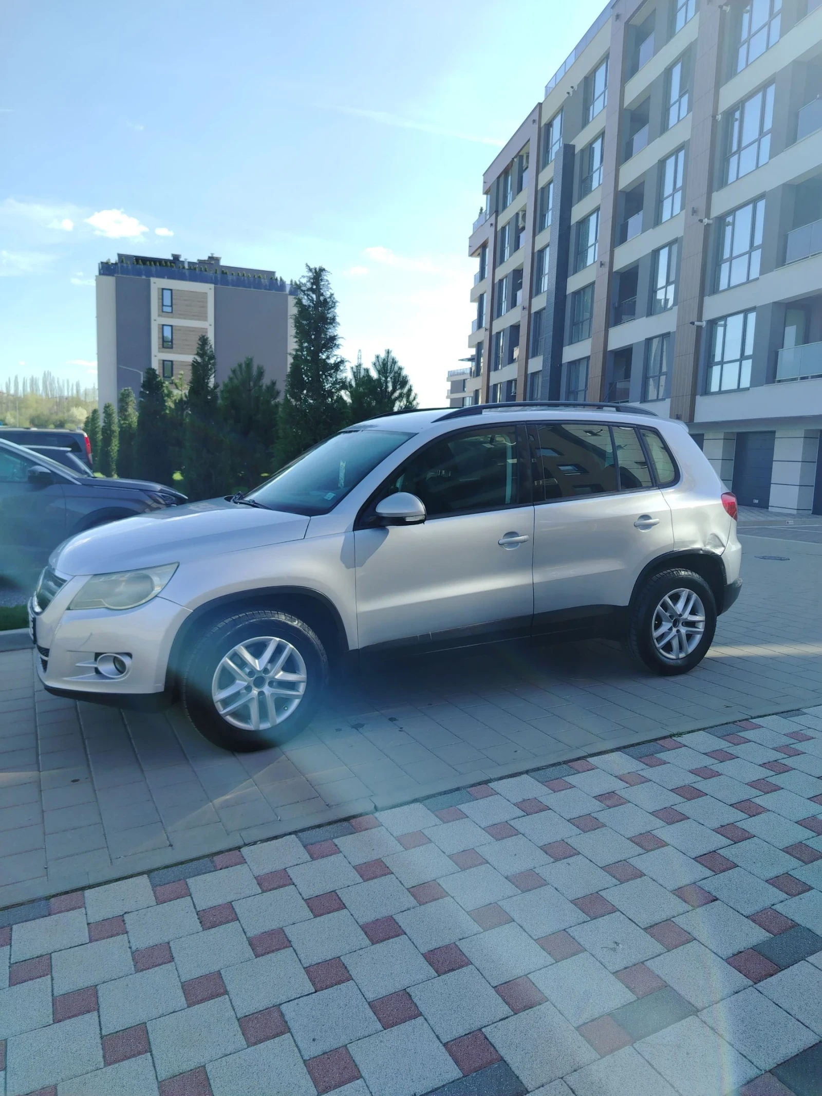 VW Tiguan 2.0 TDI 4x4, снимка 2 - Автомобили и джипове - 54386736