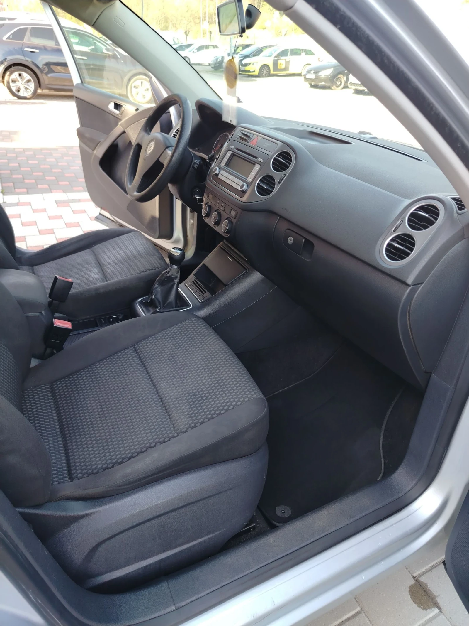 VW Tiguan 2.0 TDI 4x4, снимка 12 - Автомобили и джипове - 54386736