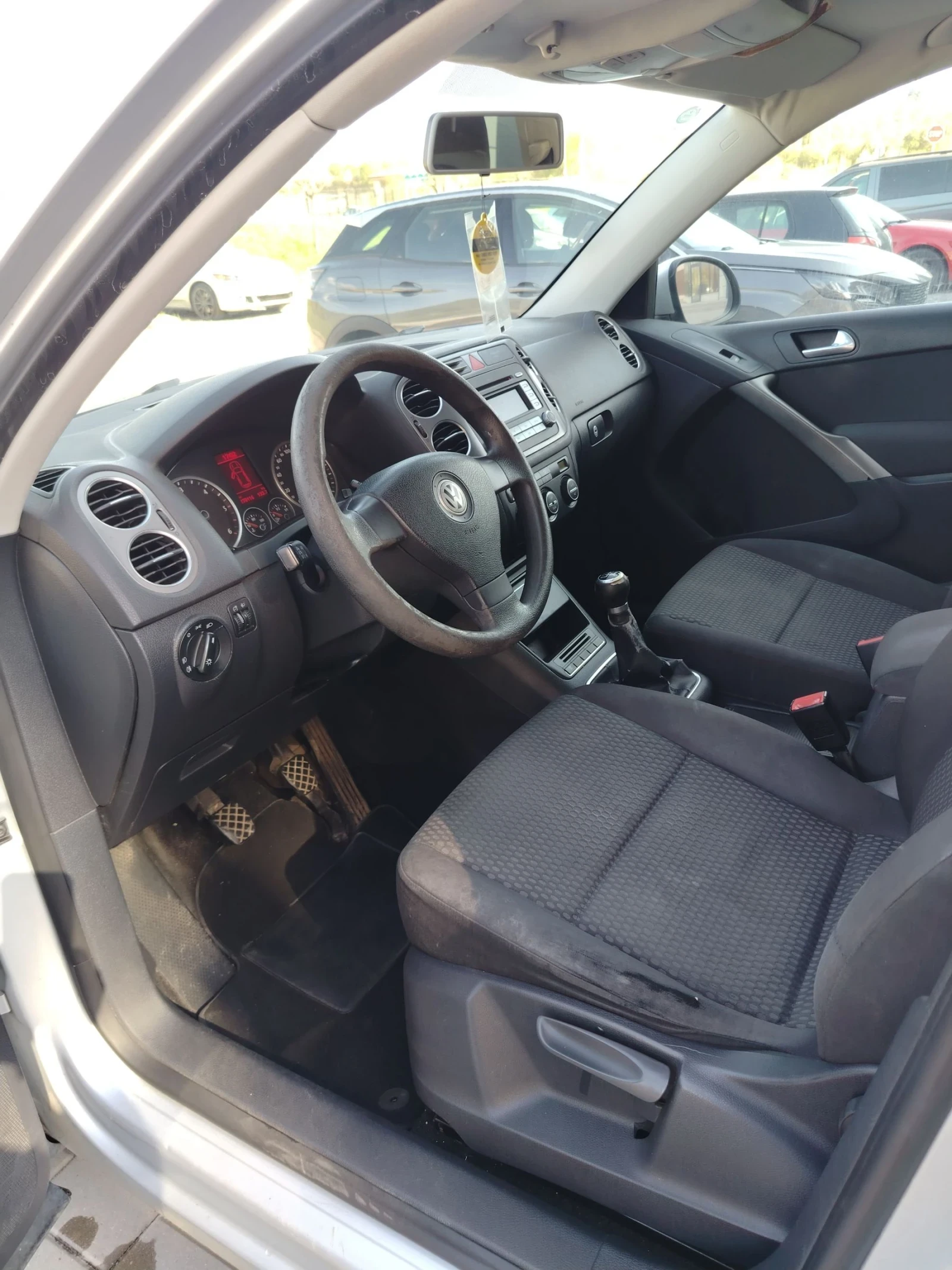 VW Tiguan 2.0 TDI 4x4, снимка 9 - Автомобили и джипове - 54386736