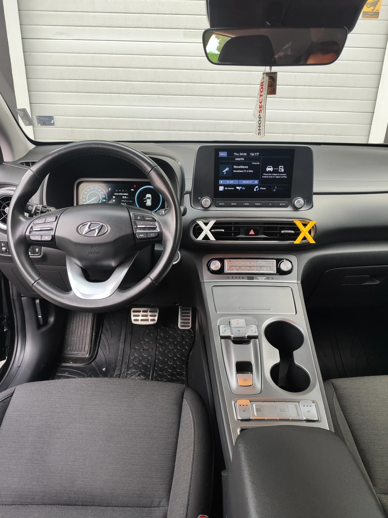 Hyundai Kona Гаранционен 64kwh, снимка 11 - Автомобили и джипове - 54815247