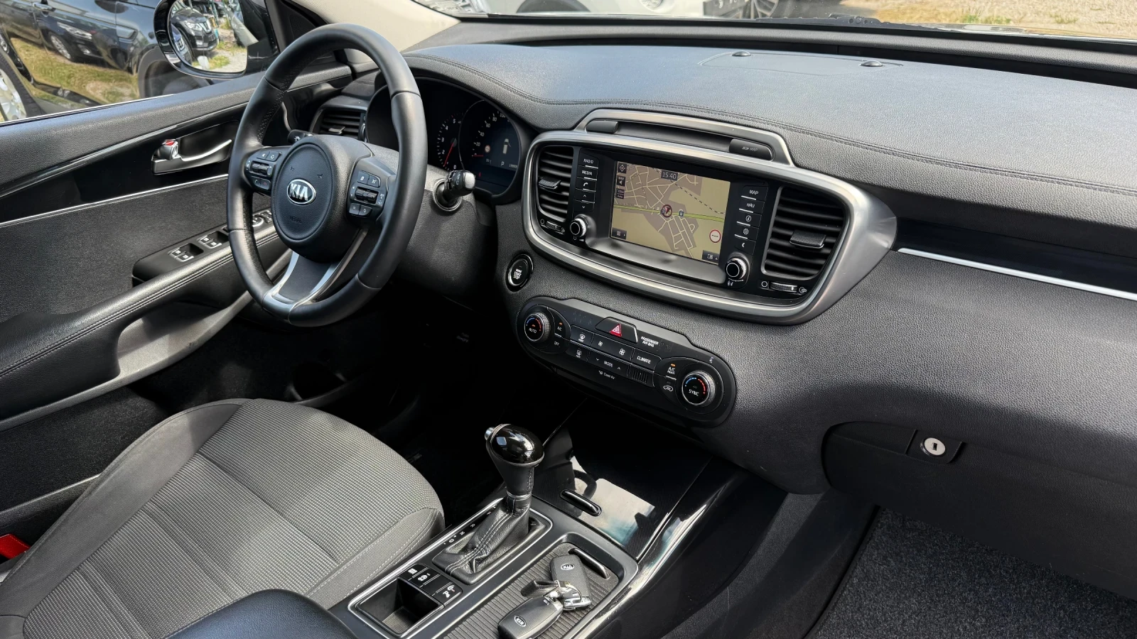 Kia Sportage 2.2CRDi* 7-Seater* Panorama* Navi* Camera* EURO6B, снимка 13 - Автомобили и джипове - 55323600