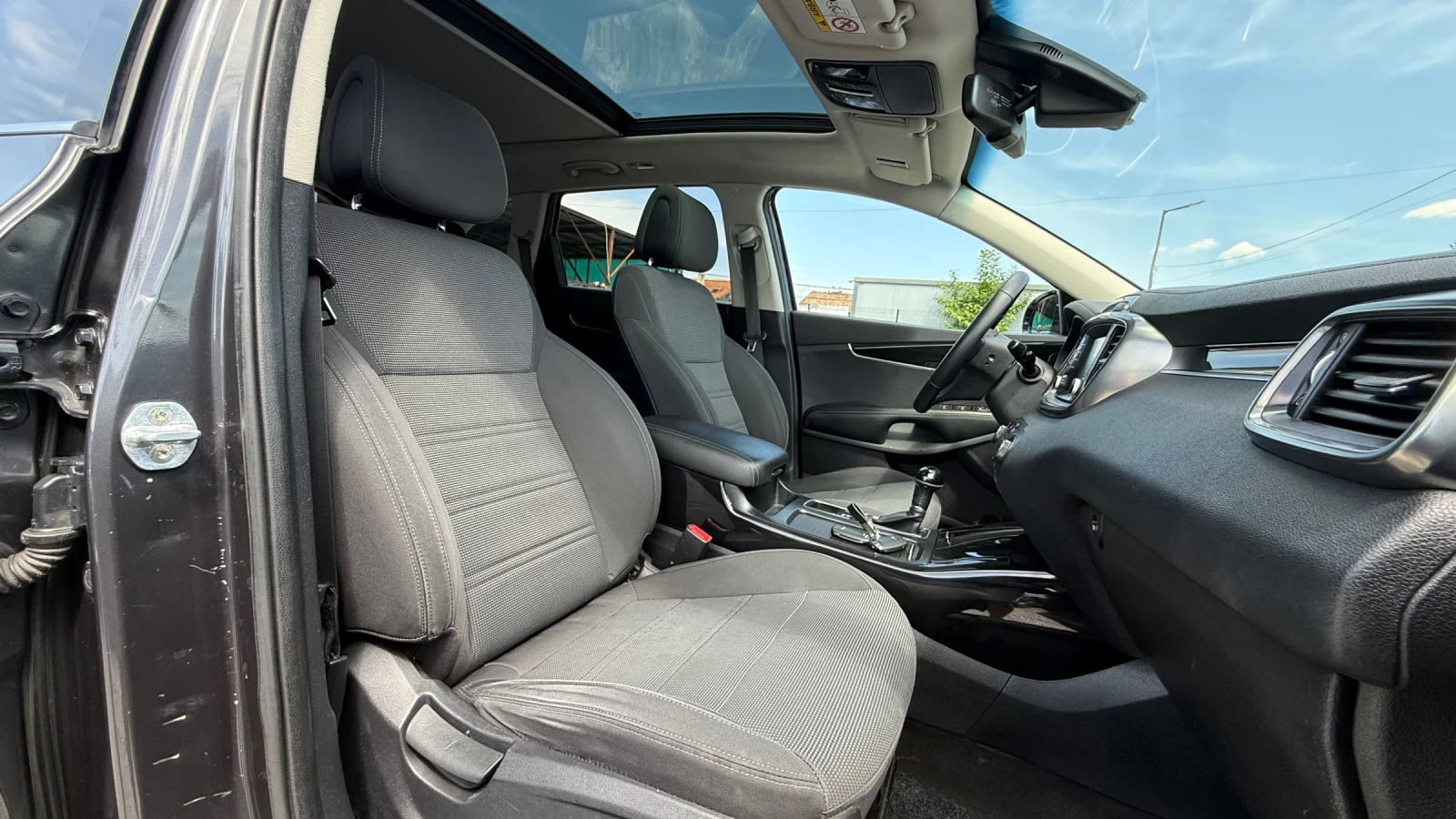 Kia Sportage 2.2CRDi* 7-Seater* Panorama* Navi* Camera* EURO6B, снимка 14 - Автомобили и джипове - 55323600