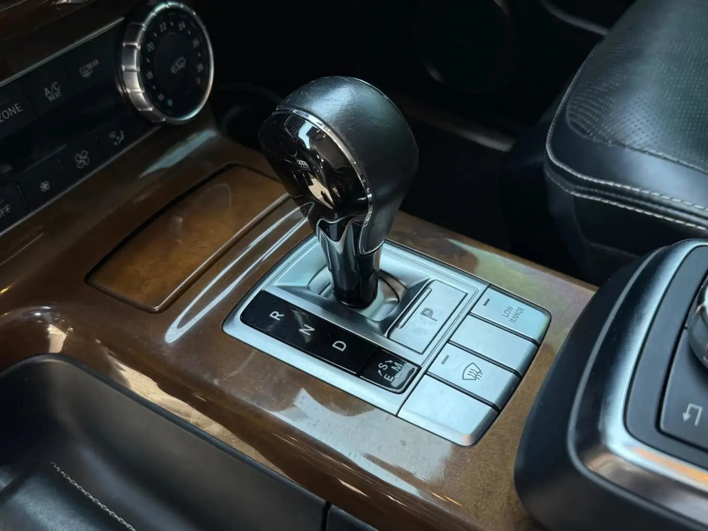 Mercedes-Benz G 55 AMG * AMG* Head up* KEYLESS* ПОДГРЕВ* , снимка 15 - Автомобили и джипове - 55587035
