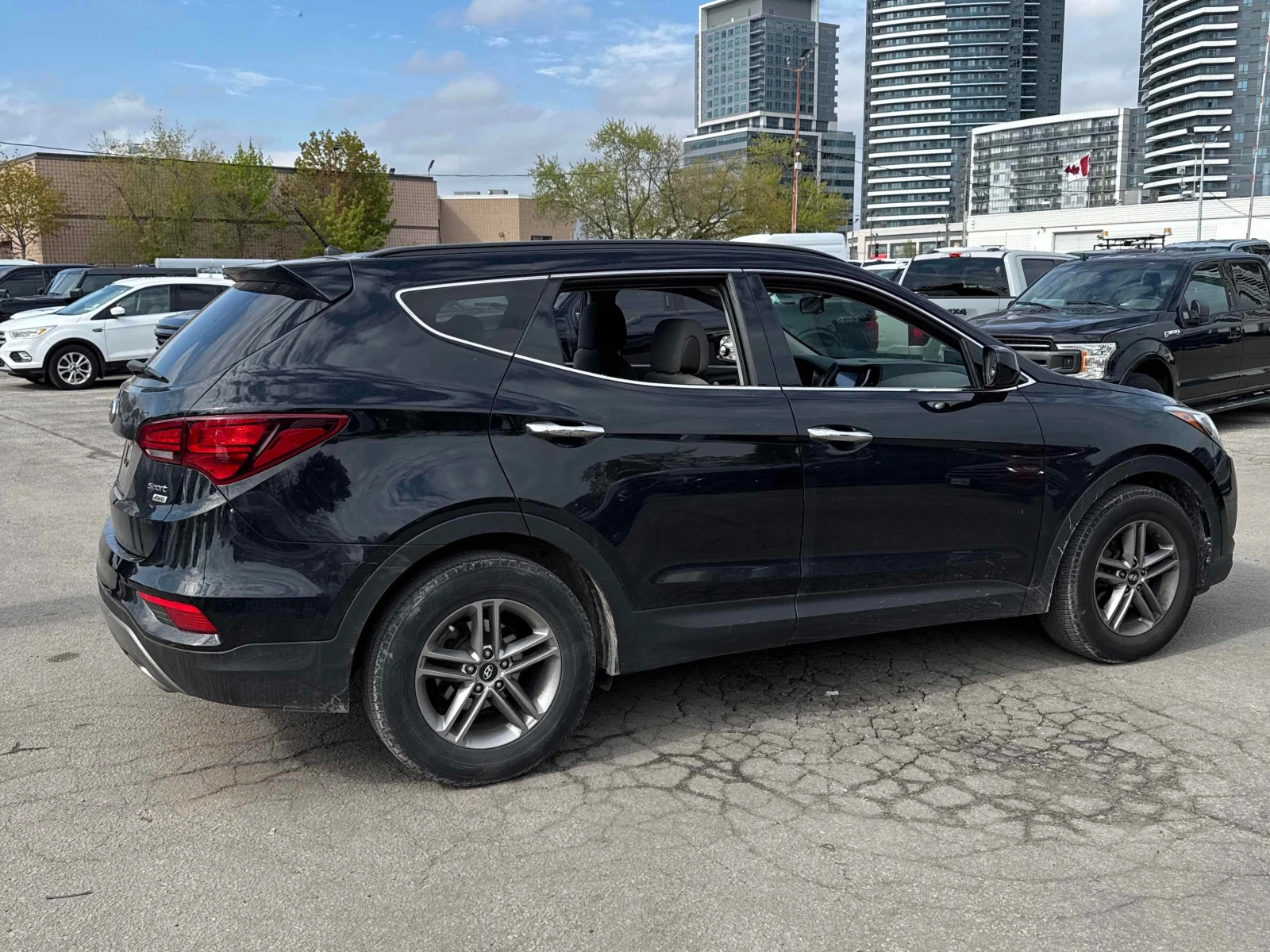 Hyundai Santa fe 2.4L AWD* CARFAX* АВТОКРЕДИТ БЕЗ ПЪРВОНАЧАЛНА ВНОС, снимка 3 - Автомобили и джипове - 55960392