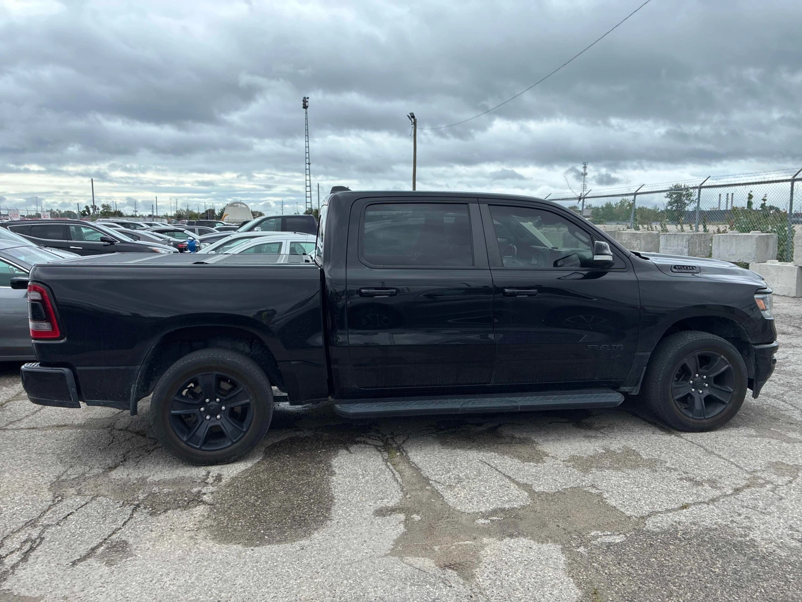 Dodge RAM 1500 Sport * CARFAX * БЕЗ ПЪРВОНАЧАЛНА ВНОСКА, снимка 17 - Автомобили и джипове - 56150108