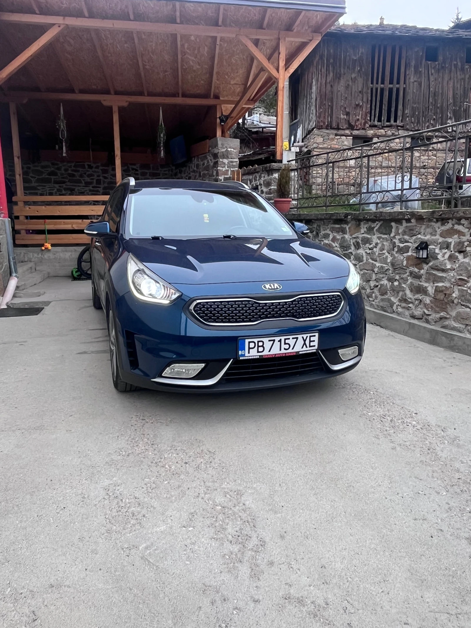 Kia Niro 1.6, снимка 2 - Автомобили и джипове - 56652498
