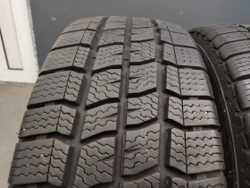 Гуми Зимни 215/65R15, снимка 1 - Гуми и джанти - 44289175